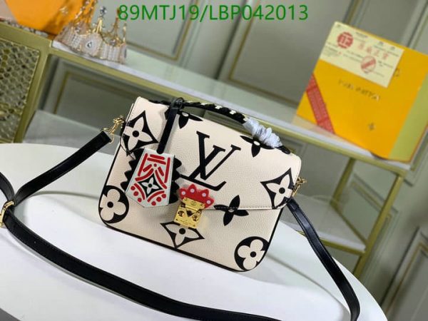 Louis Vuitton AAA+ Replica Women’s Handbag LBP0420137843