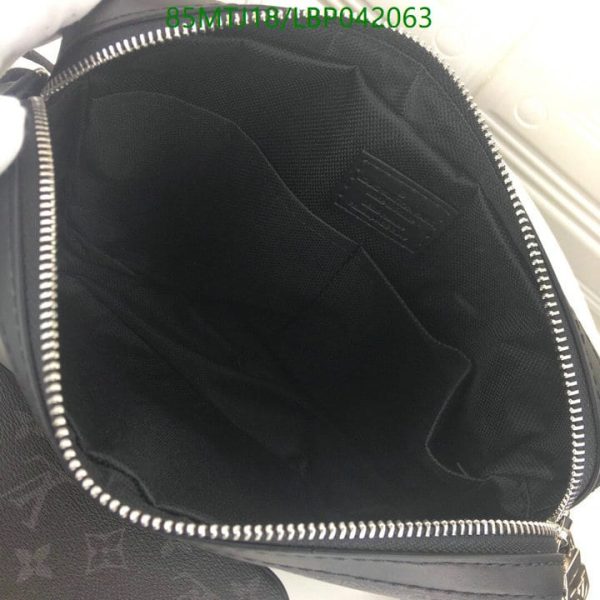 Louis Vuitton AAA+ Replica Inspired Messenger Bag LBP0420630485