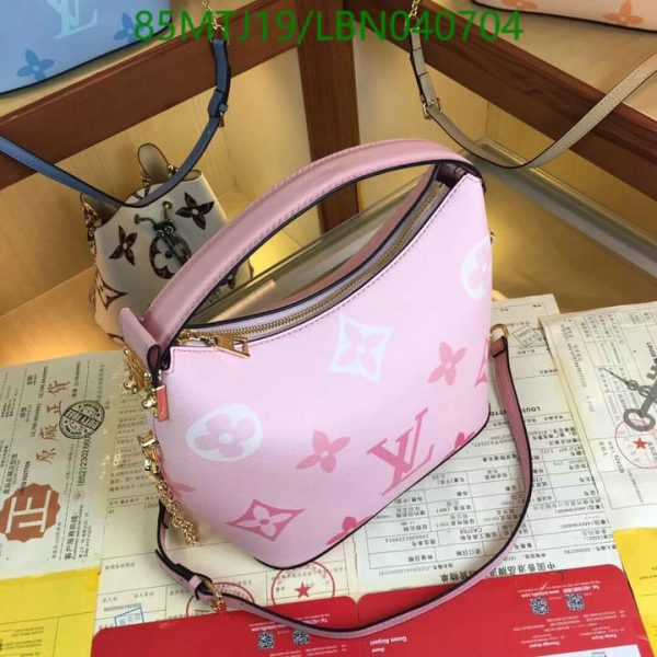 Louis Vuitton AAA+ Replica Marshmallow Bag LBN0407041723