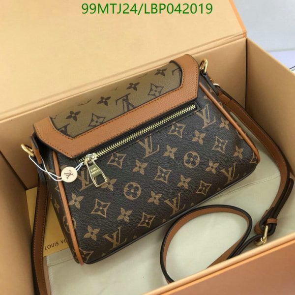 Louis Vuitton AAA+ Replica Messenger Bag LBP0420190654