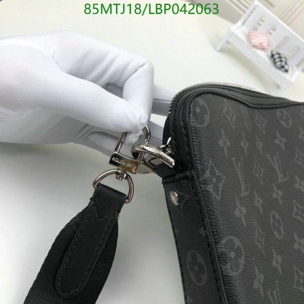 Louis Vuitton AAA+ Replica Inspired Messenger Bag LBP0420630485