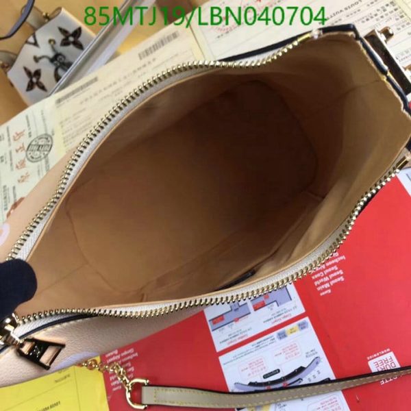 Louis Vuitton AAA+ Replica Marshmallow Bag LBN0407041723