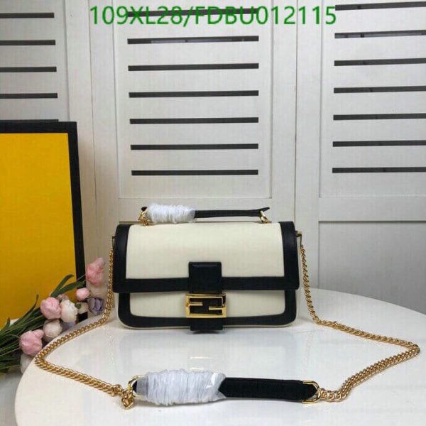 Fendi AAA+ Replica Baguette Chain Medium Bag FDBU012115573