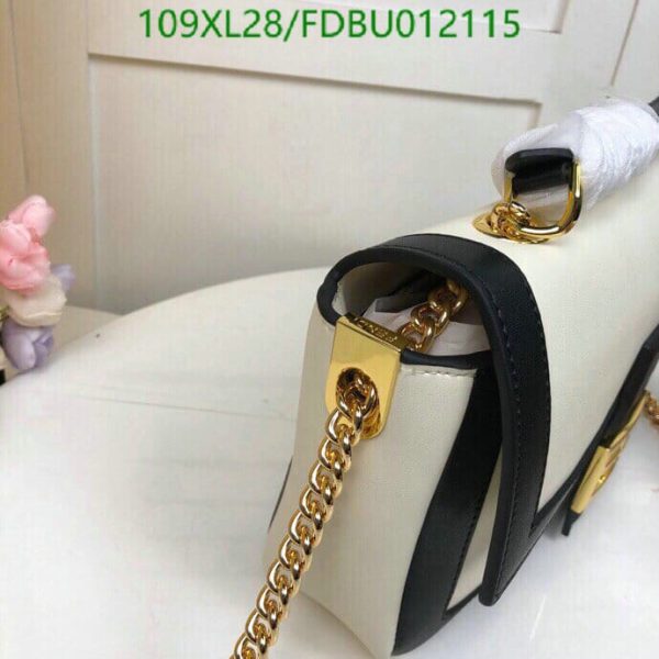 Fendi AAA+ Replica Baguette Chain Medium Bag FDBU012115573