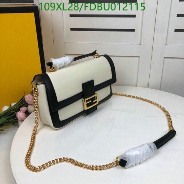 Fendi AAA+ Replica Baguette Chain Medium Bag FDBU012115573