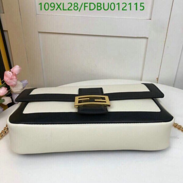 Fendi AAA+ Replica Baguette Chain Medium Bag FDBU012115573