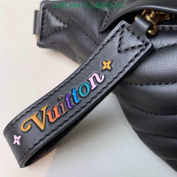 Louis Vuitton 1:1 Mirror Replica Black Quilted Wave Chain Flap MM LB04125297865