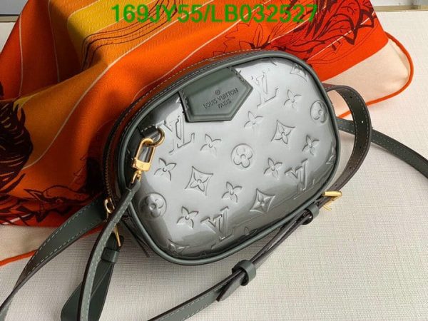 Louis Vuitton 1:1 Mirror Replica Champagne Patent Leather Cross Body Bag LB03252723654