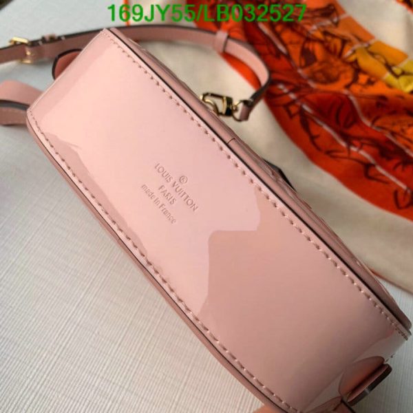 Louis Vuitton 1:1 Mirror Replica Champagne Patent Leather Cross Body Bag LB03252723654