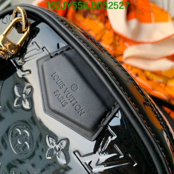 Louis Vuitton 1:1 Mirror Replica Champagne Patent Leather Cross Body Bag LB03252723654