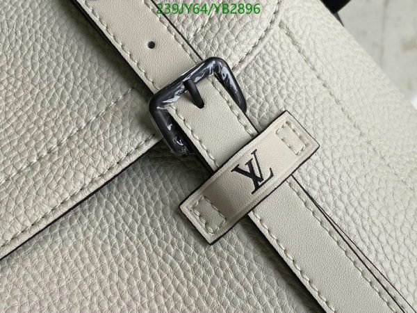 Louis Vuitton 1:1 Mirror Replica Christopher Messenger Bag YB28961245896