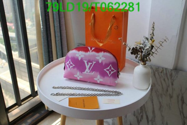 Louis Vuitton 1:1 Mirror Replica Cosmetic Pouch T062281703456