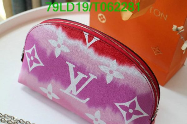 Louis Vuitton 1:1 Mirror Replica Cosmetic Pouch T062281703456