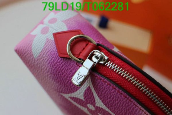 Louis Vuitton 1:1 Mirror Replica Cosmetic Pouch T062281703456