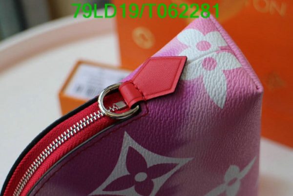 Louis Vuitton 1:1 Mirror Replica Cosmetic Pouch T062281703456