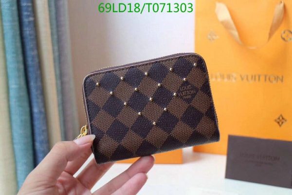 Louis Vuitton 1:1 Mirror Replica Damier Studs Zippy Wallet around T071303654309