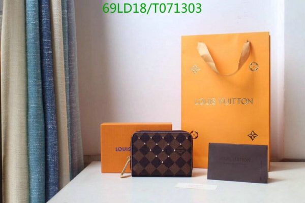 Louis Vuitton 1:1 Mirror Replica Damier Studs Zippy Wallet around T071303654309