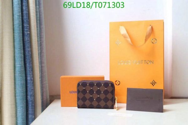 Louis Vuitton 1:1 Mirror Replica Damier Studs Zippy Wallet around T071303654309