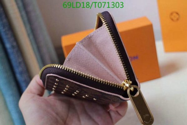 Louis Vuitton 1:1 Mirror Replica Damier Studs Zippy Wallet around T071303654309