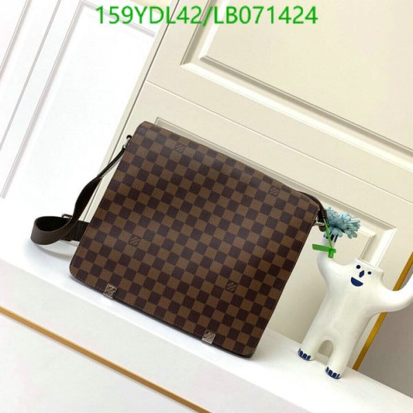 Louis Vuitton 1:1 Mirror Replica District MM Messenger Bag LB07142441236