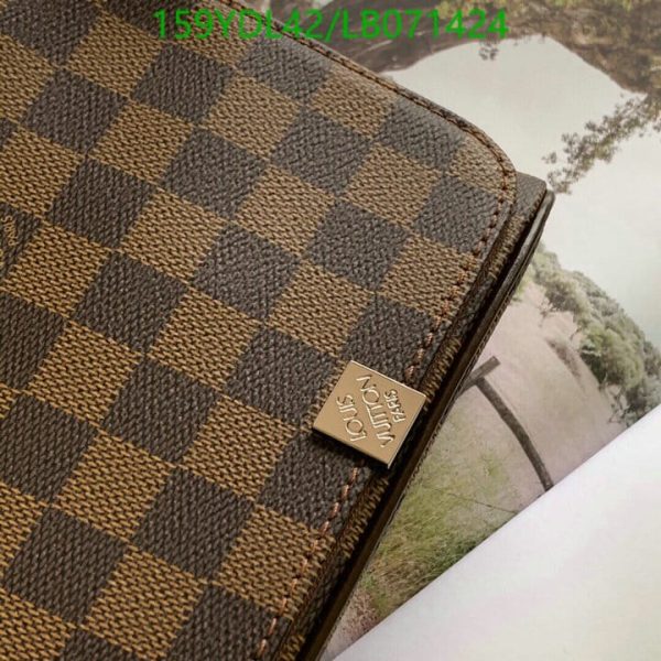 Louis Vuitton 1:1 Mirror Replica District MM Messenger Bag LB07142441236