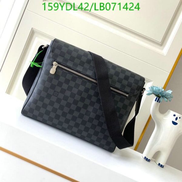 Louis Vuitton 1:1 Mirror Replica District MM Messenger Bag LB07142441236