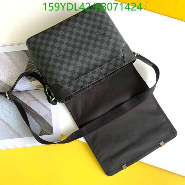 Louis Vuitton 1:1 Mirror Replica District MM Messenger Bag LB07142441236