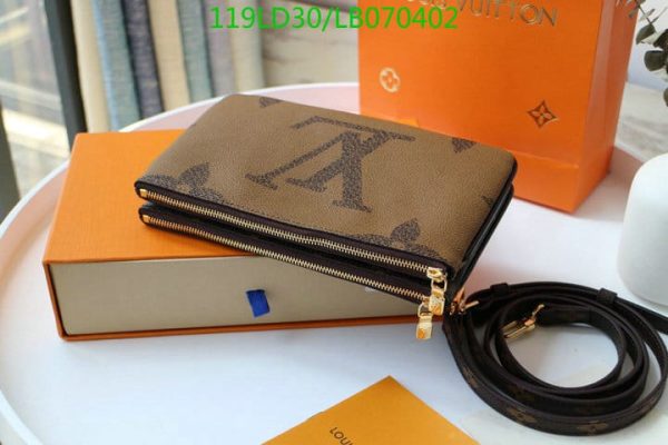 Louis Vuitton 1:1 Mirror Replica Double Zip Pochette Bag LB07040212367