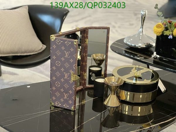 Louis Vuitton 1:1 Mirror Replica Home Mirror Trunk QP03240313675