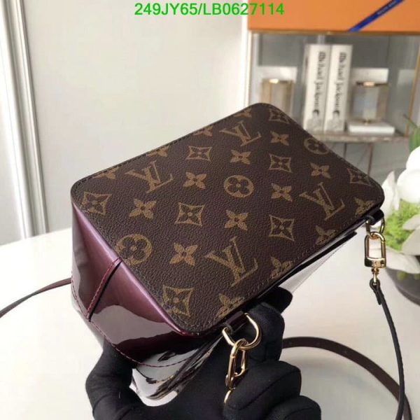 Louis Vuitton 1:1 Mirror Replica Hot Springs Backpack LB06271141258