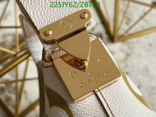 Louis Vuitton 1:1 Mirror Replica Marshmallow ZB72827934560