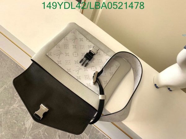 Louis Vuitton 11 Mirror Replica Messenger Bag LBA0521478750