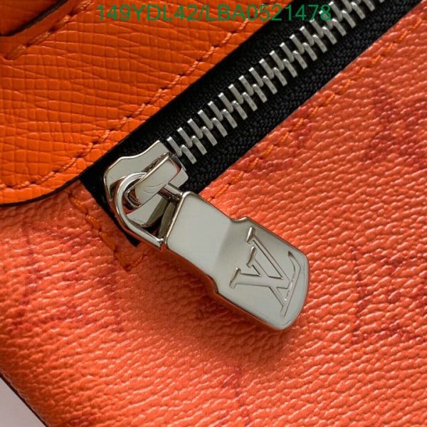 Louis Vuitton 11 Mirror Replica Messenger Bag LBA0521478750