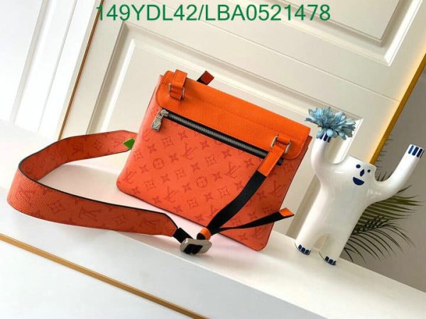 Louis Vuitton 11 Mirror Replica Messenger Bag LBA0521478750