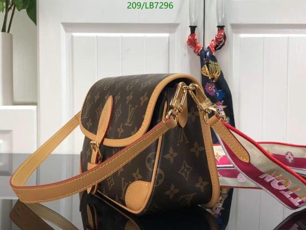 Louis Vuitton 1:1 Mirror Replica Monogram Diane Bag LB72961258963