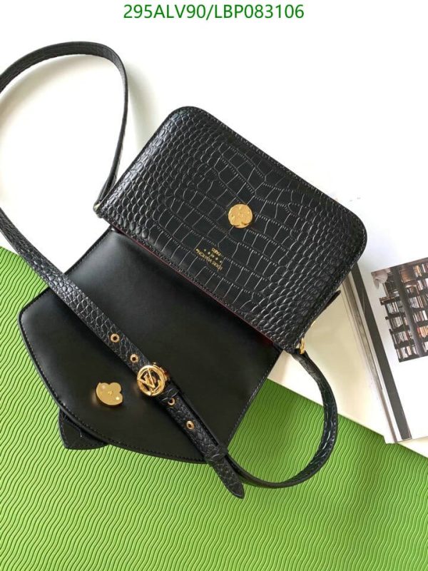 Louis Vuitton 1:1 Mirror Replica One Stud Beaded Shoulder Bag  LBP0831067645