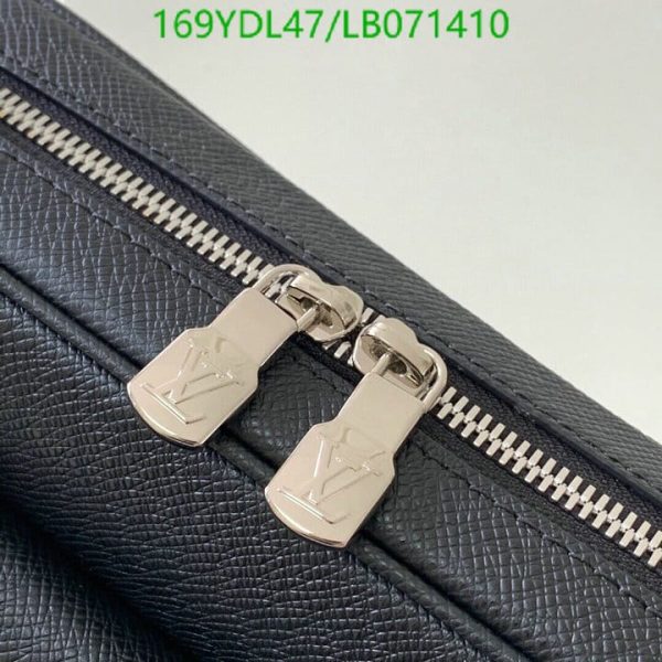 Louis Vuitton 1:1 Mirror Replica Outdoor Messenger Bag LB07141042356