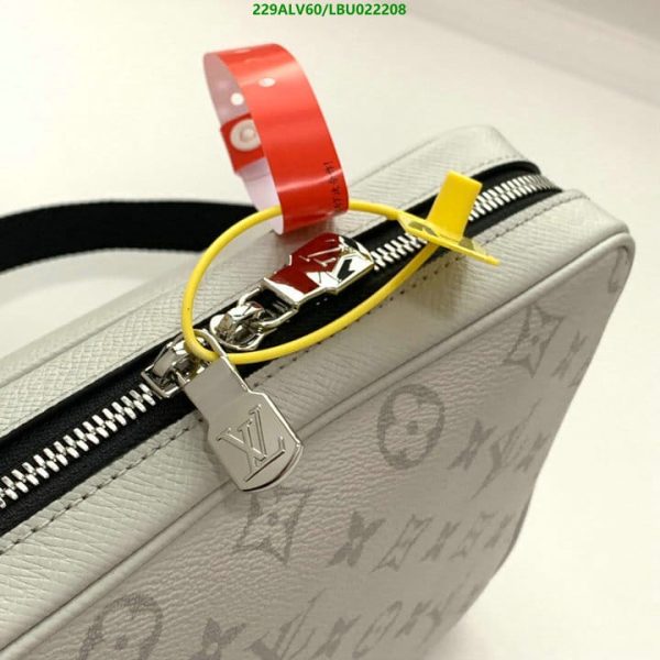 Louis Vuitton 1:1 Mirror Replica Outdoor Messenger  LBU0222086534