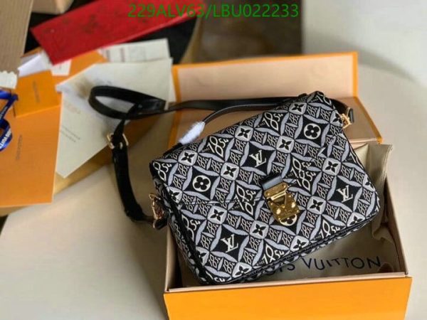 Louis Vuitton 1:1 Mirror Replica POCHETTE MÉTIS Grey LBU0222336423