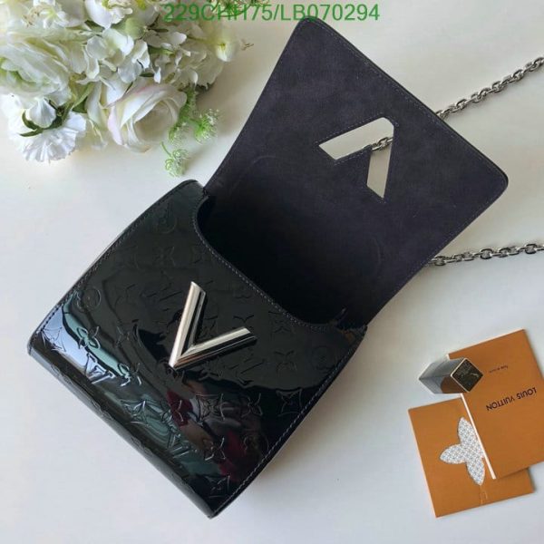 Louis Vuitton 1:1 Mirror Replica Pochette Twist Handbag LB07029412369