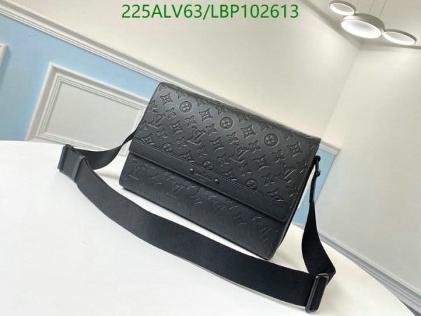 Louis Vuitton 1:1 Mirror Replica Pochette Voyage LBP1026136342