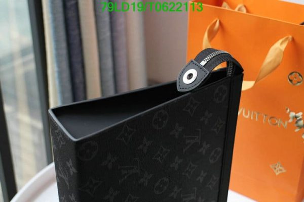 Louis Vuitton 1:1 Mirror Replica Pochette Voyage MM T062211375134