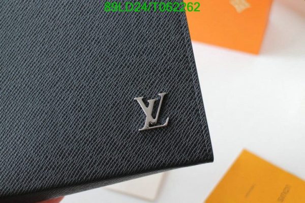 Louis Vuitton 1:1 Mirror Replica Pochette Voyage Taiga Leather Bag T062262265843