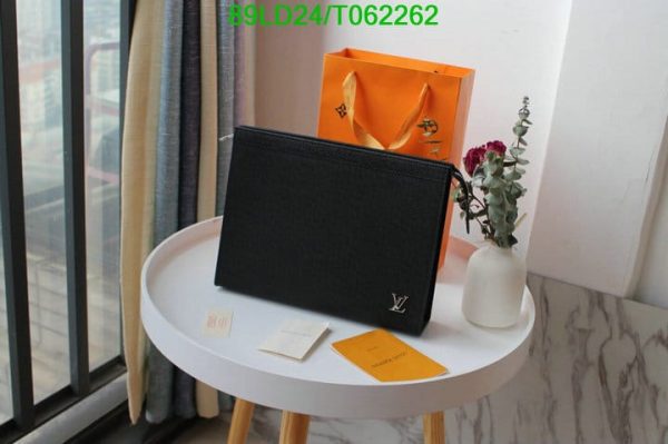 Louis Vuitton 1:1 Mirror Replica Pochette Voyage Taiga Leather Bag T062262265843