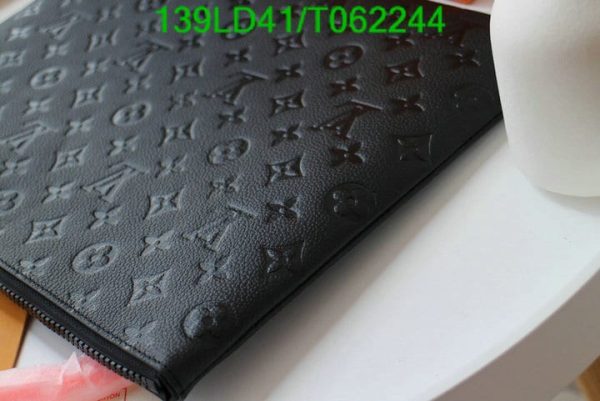 Louis Vuitton 1:1 Mirror Replica Pochette business clutch bag T062244521647