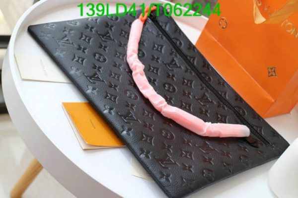 Louis Vuitton 1:1 Mirror Replica Pochette business clutch bag T062244521647