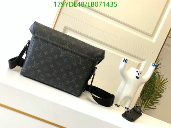 Louis Vuitton 1:1 Mirror Replica Shoulder Bag LB07143541678