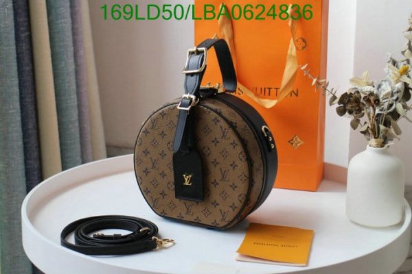 Louis Vuitton 1:1 Mirror Replica Shoulder Bag LBA0624836193