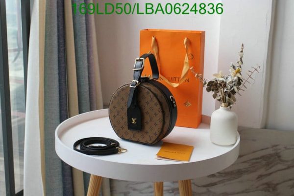 Louis Vuitton 1:1 Mirror Replica Shoulder Bag LBA0624836193