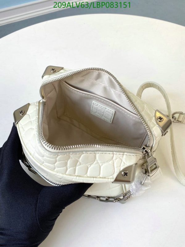 Louis Vuitton 1:1 Mirror Replica Soft Trunk Shoulder Bag LBP0831512635